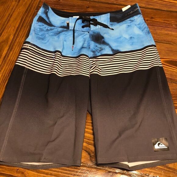 NWOT Quiksilver Highline Boardshorts w/Dryflight - Picture 1 of 7